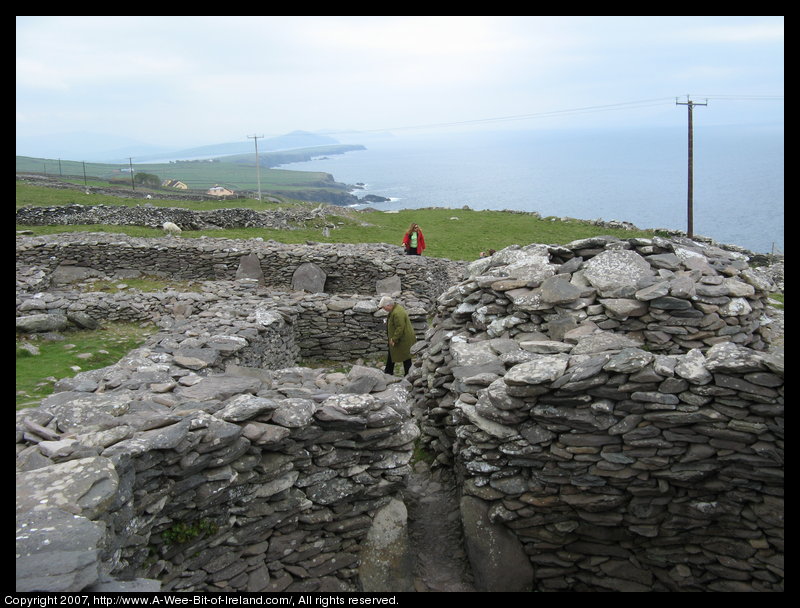 Stone walls and possible ruins of other stone structures near Clochan.