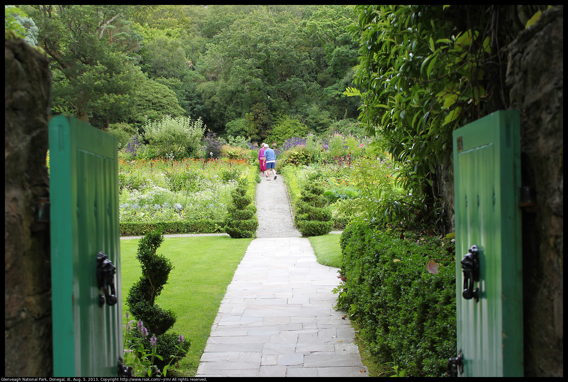 A lake between mountains.